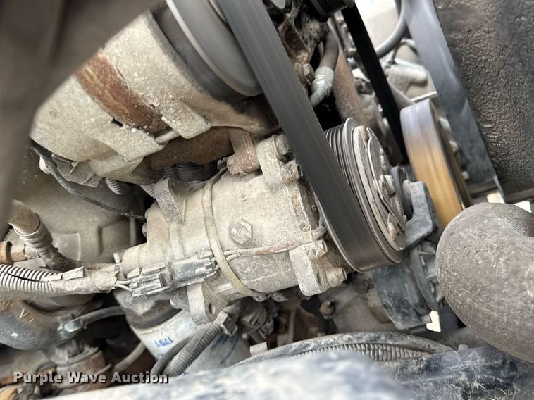 image for item DH9241 1994 GMC Topkick C6500 truck cab and chassis