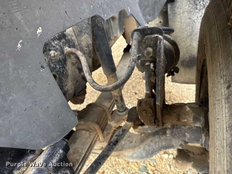 image for item DH9241 1994 GMC Topkick C6500 truck cab and chassis