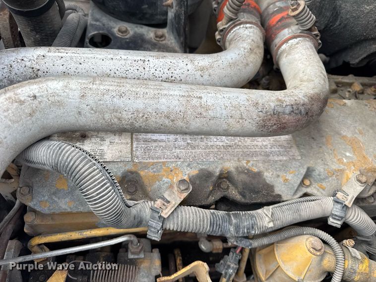 image for item DH9241 1994 GMC Topkick C6500 truck cab and chassis