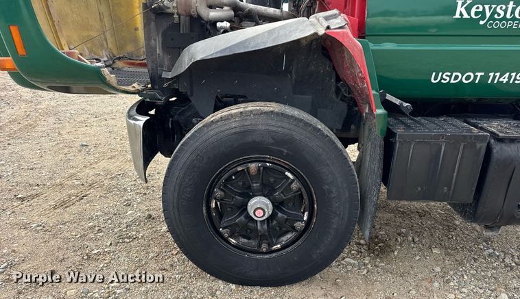 image for item DH9241 1994 GMC Topkick C6500 truck cab and chassis