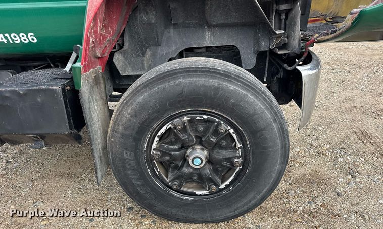 image for item DH9241 1994 GMC Topkick C6500 truck cab and chassis