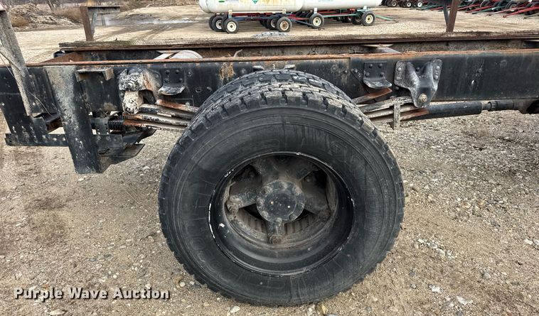 image for item DH9241 1994 GMC Topkick C6500 truck cab and chassis