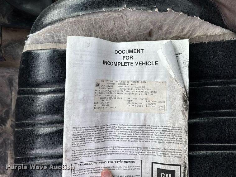 image for item DH9241 1994 GMC Topkick C6500 truck cab and chassis