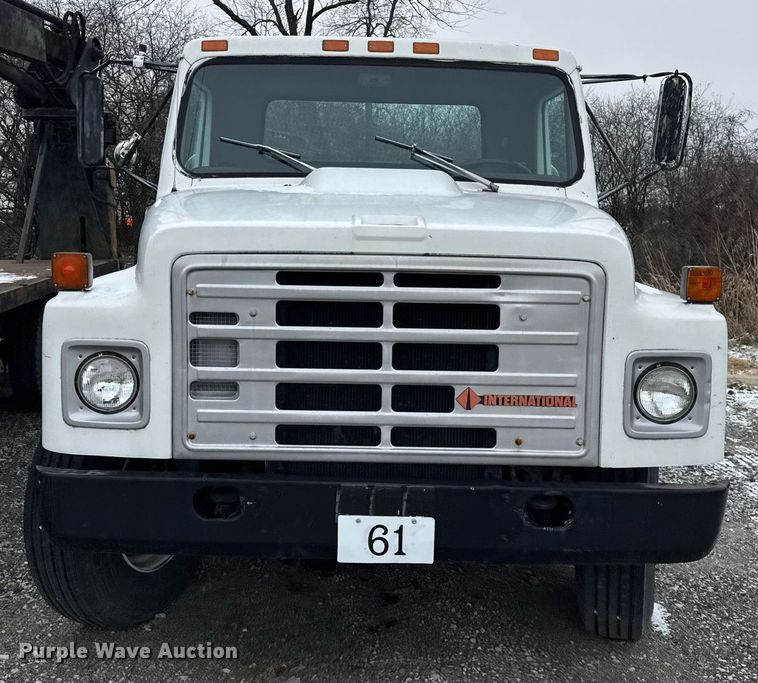 image for item DH9511 1988 International  1654 flatbed truck