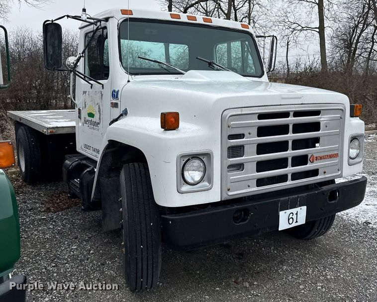 image for item DH9511 1988 International  1654 flatbed truck