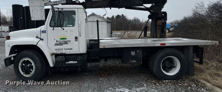 image for item DH9511 1988 International  1654 flatbed truck