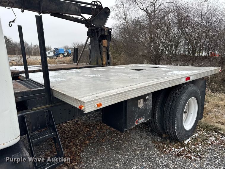 image for item DH9511 1988 International  1654 flatbed truck