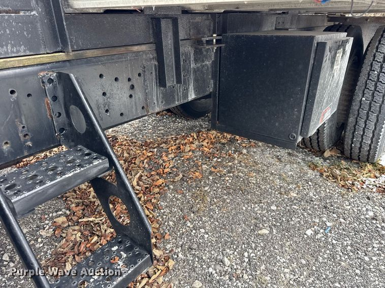 image for item DH9511 1988 International  1654 flatbed truck