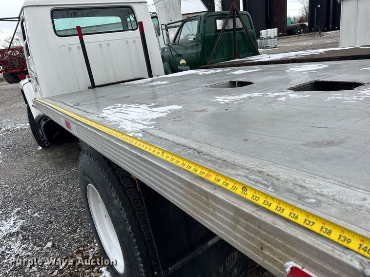 image for item DH9511 1988 International  1654 flatbed truck
