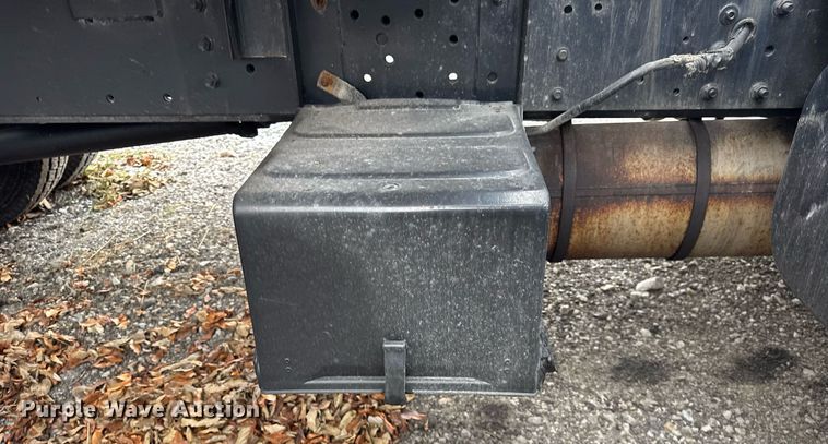 image for item DH9511 1988 International  1654 flatbed truck