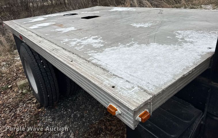 image for item DH9511 1988 International  1654 flatbed truck