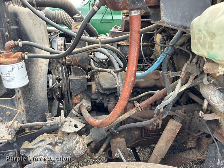 image for item DH9511 1988 International  1654 flatbed truck