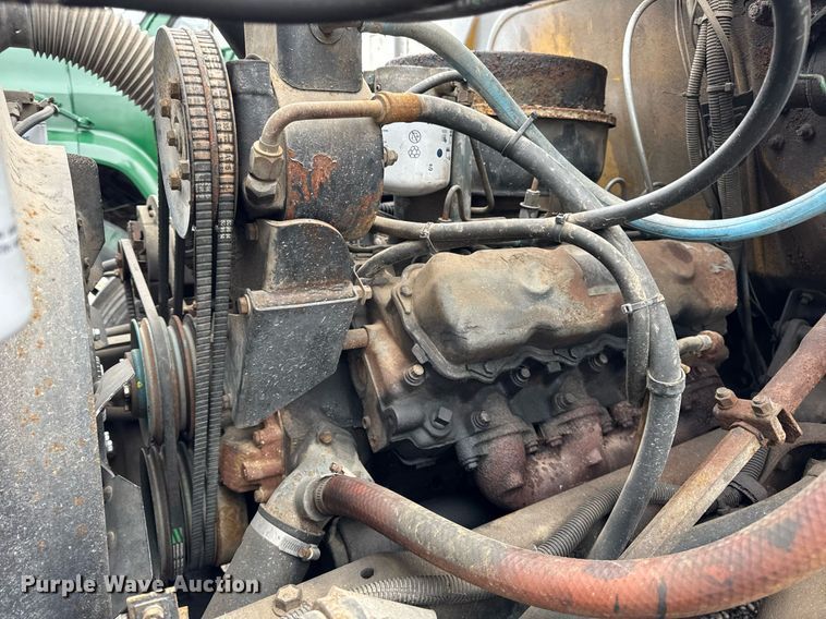 image for item DH9511 1988 International  1654 flatbed truck