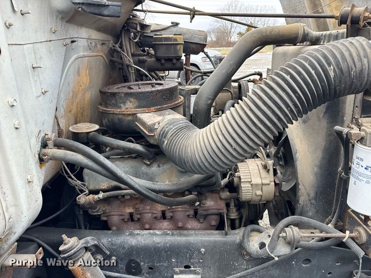 image for item DH9511 1988 International  1654 flatbed truck