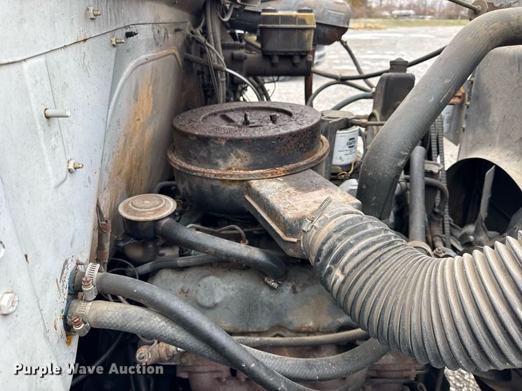 image for item DH9511 1988 International  1654 flatbed truck