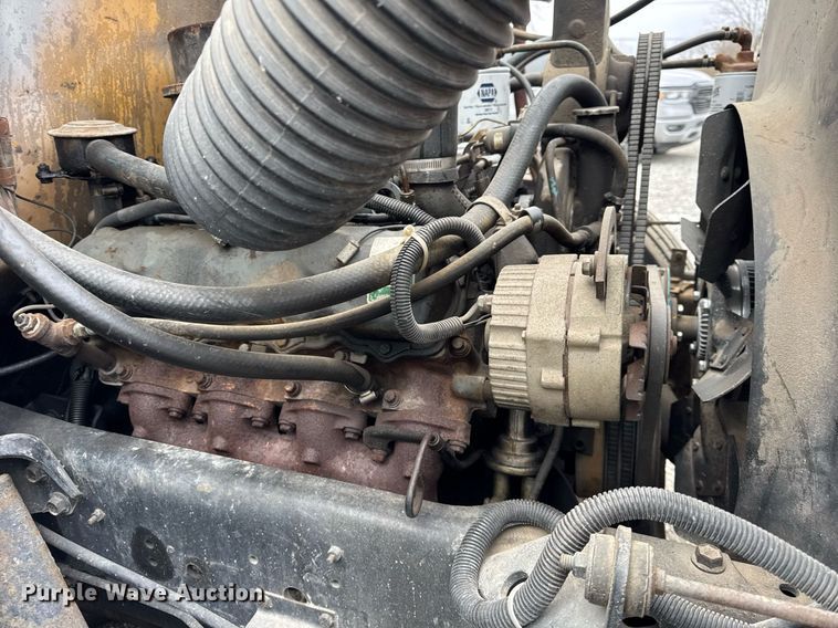 image for item DH9511 1988 International  1654 flatbed truck