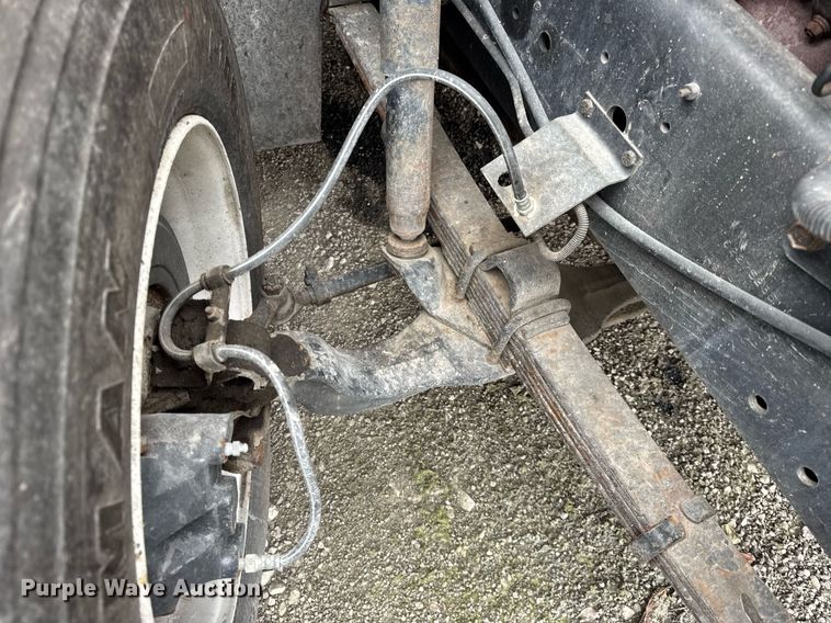 image for item DH9511 1988 International  1654 flatbed truck