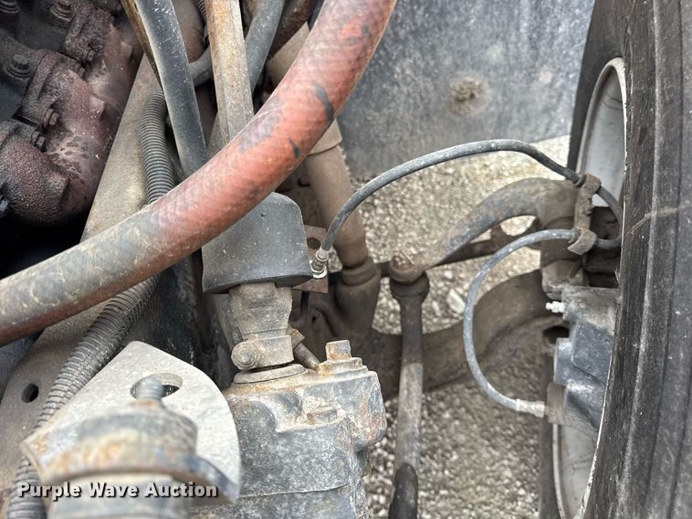 image for item DH9511 1988 International  1654 flatbed truck