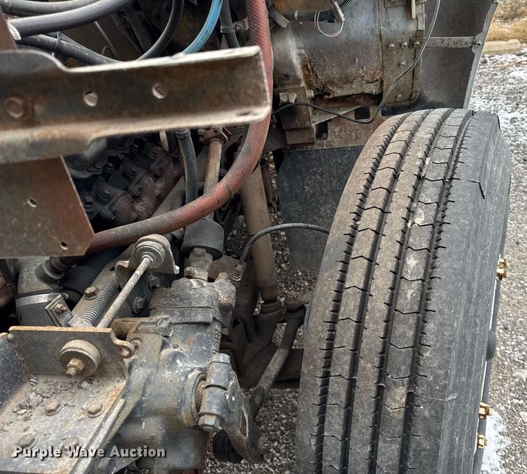 image for item DH9511 1988 International  1654 flatbed truck