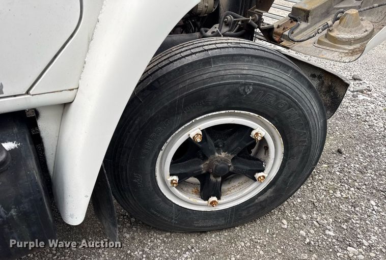 image for item DH9511 1988 International  1654 flatbed truck