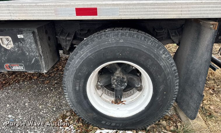 image for item DH9511 1988 International  1654 flatbed truck