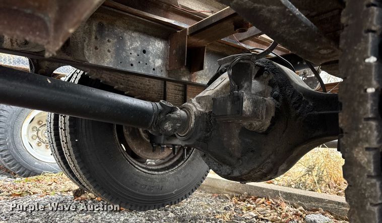 image for item DH9511 1988 International  1654 flatbed truck