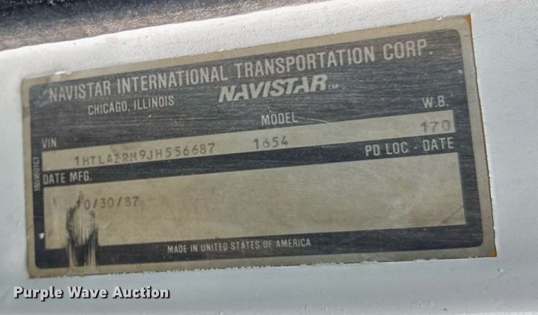 image for item DH9511 1988 International  1654 flatbed truck