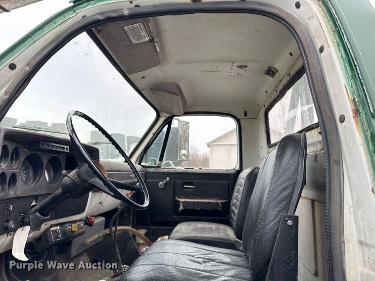 image for item DH9515 1981 GMC C7000 crane truck