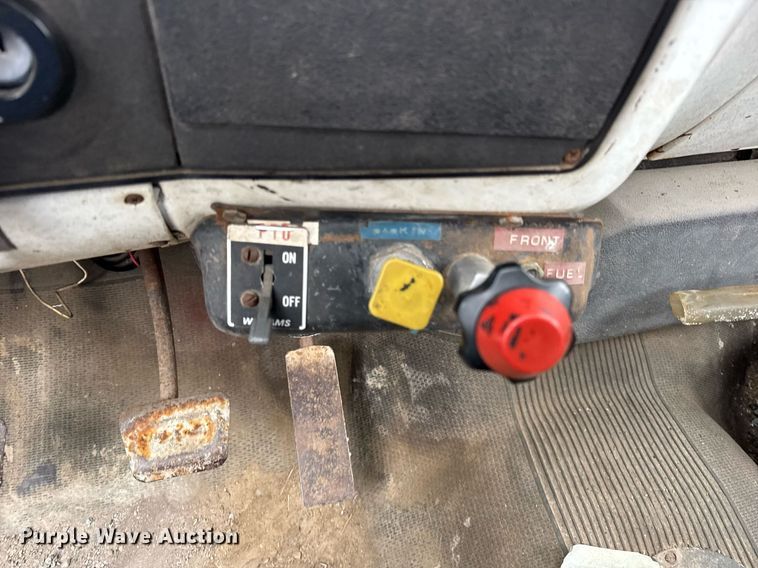 image for item DH9515 1981 GMC C7000 crane truck