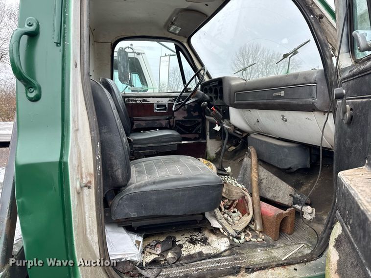 image for item DH9515 1981 GMC C7000 crane truck