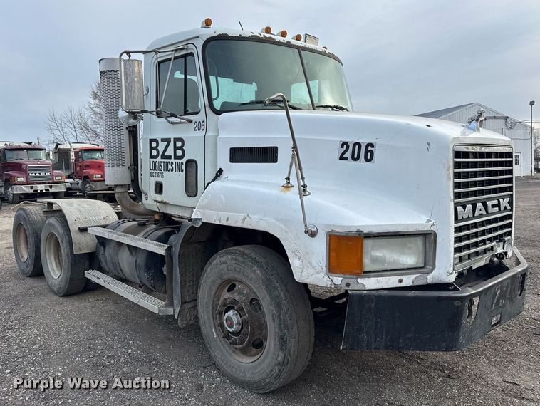 image for item DH9748 1999 Mack CH613 semi truck