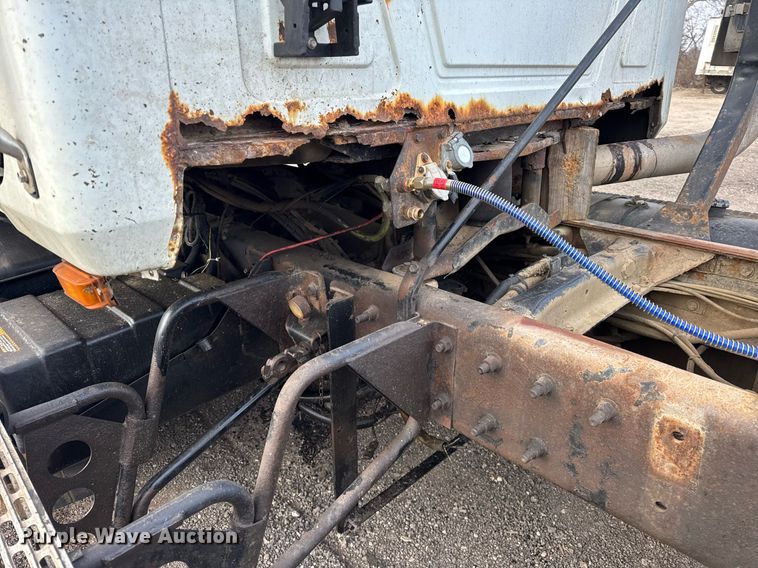 image for item DH9748 1999 Mack CH613 semi truck