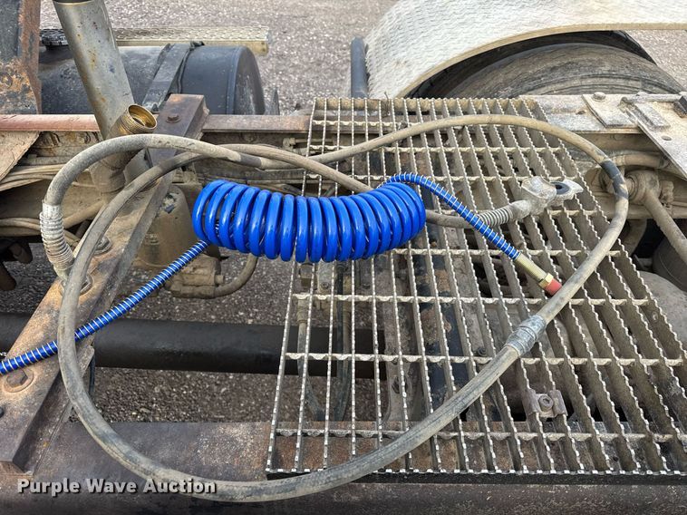 image for item DH9748 1999 Mack CH613 semi truck