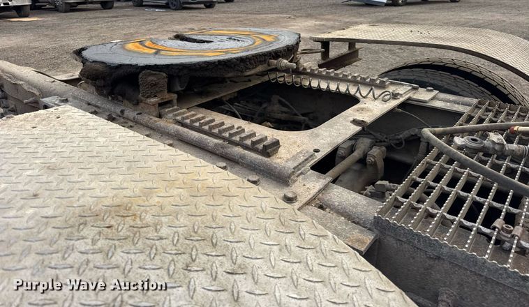 image for item DH9748 1999 Mack CH613 semi truck