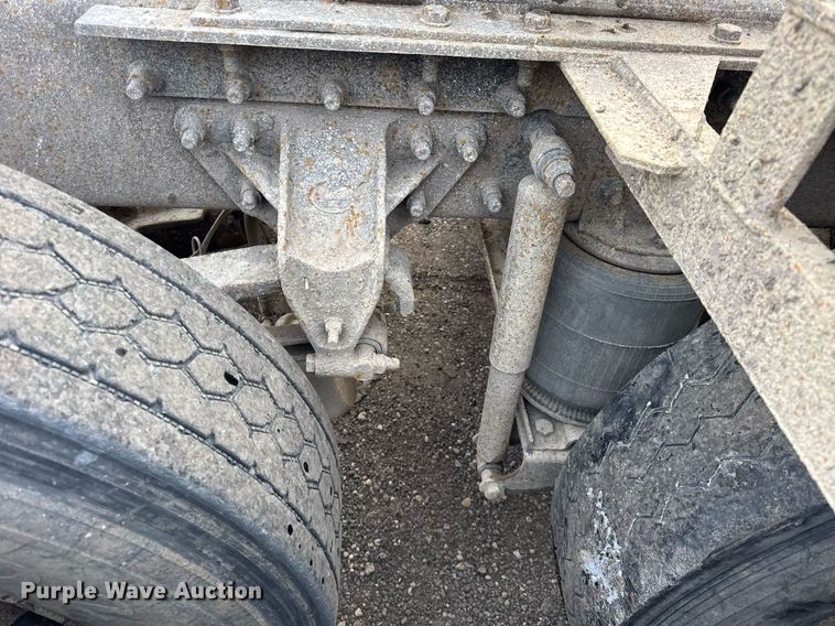 image for item DH9748 1999 Mack CH613 semi truck