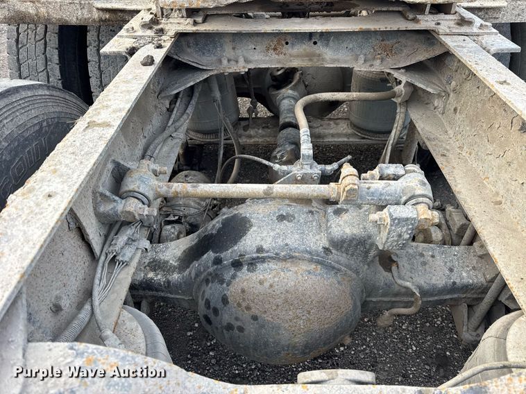 image for item DH9748 1999 Mack CH613 semi truck