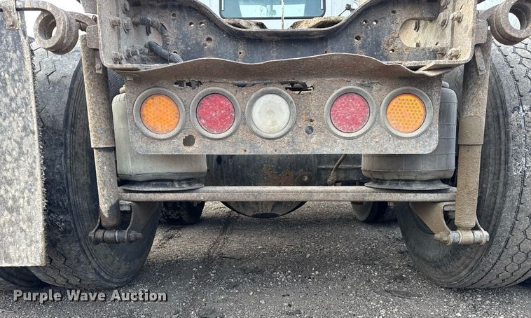 image for item DH9748 1999 Mack CH613 semi truck