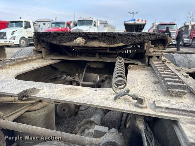 image for item DH9748 1999 Mack CH613 semi truck