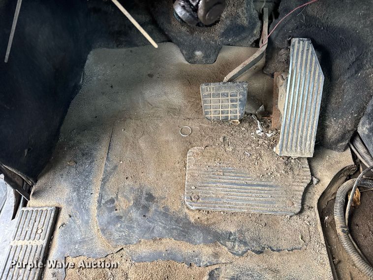 image for item DH9748 1999 Mack CH613 semi truck