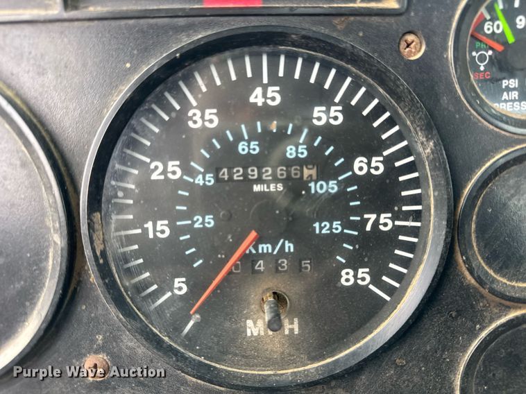 image for item DH9748 1999 Mack CH613 semi truck