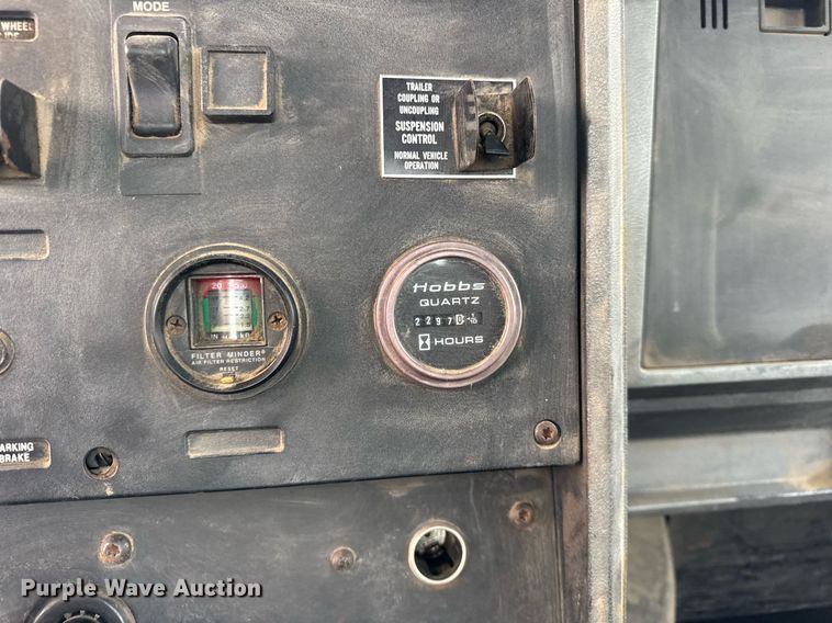 image for item DH9748 1999 Mack CH613 semi truck