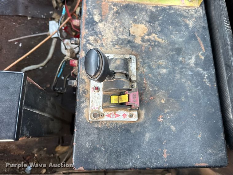 image for item DH9748 1999 Mack CH613 semi truck