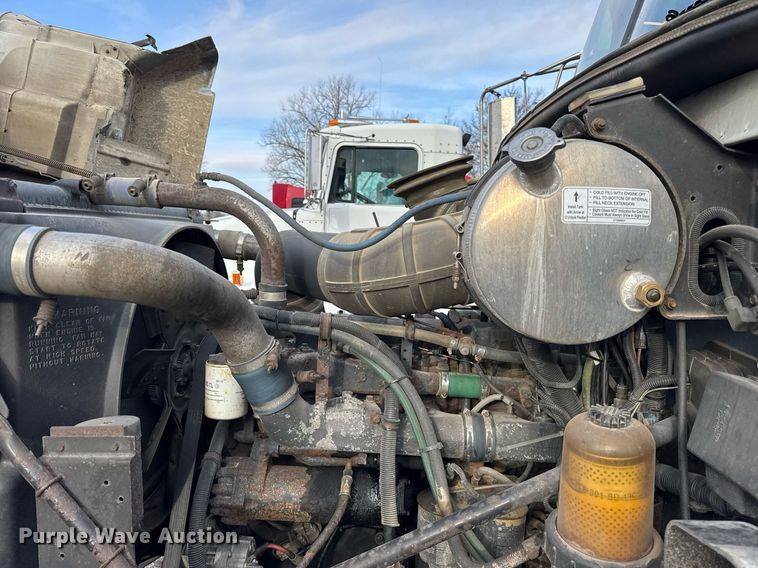 image for item DH9748 1999 Mack CH613 semi truck