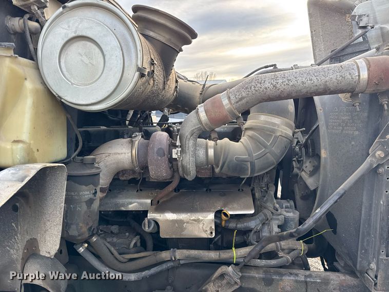 image for item DH9748 1999 Mack CH613 semi truck