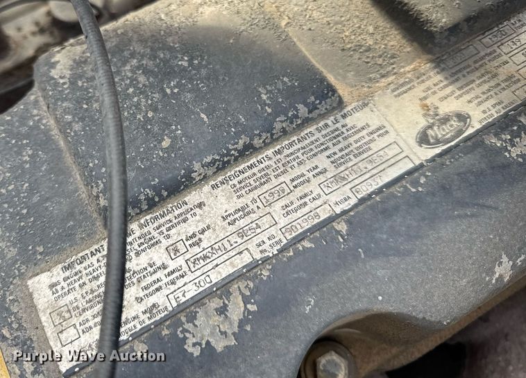 image for item DH9748 1999 Mack CH613 semi truck