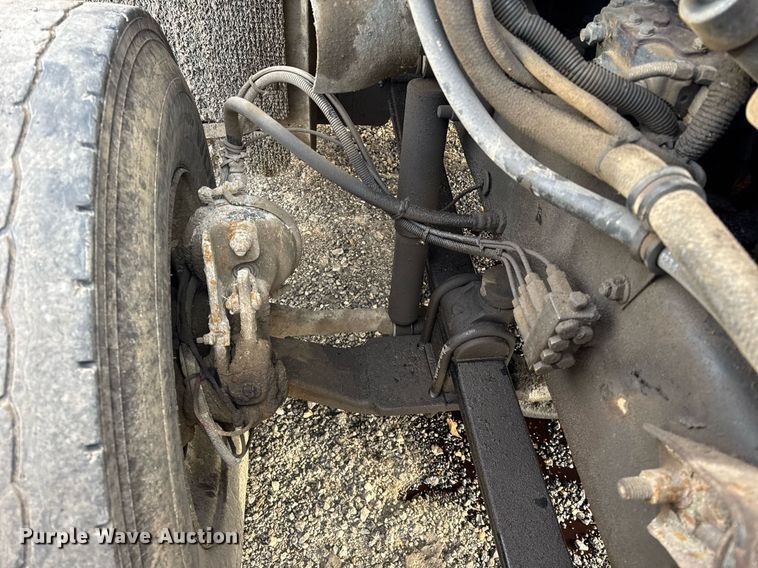 image for item DH9748 1999 Mack CH613 semi truck