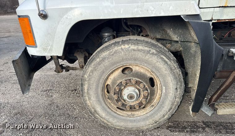 image for item DH9748 1999 Mack CH613 semi truck