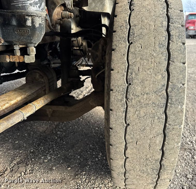 image for item DH9748 1999 Mack CH613 semi truck