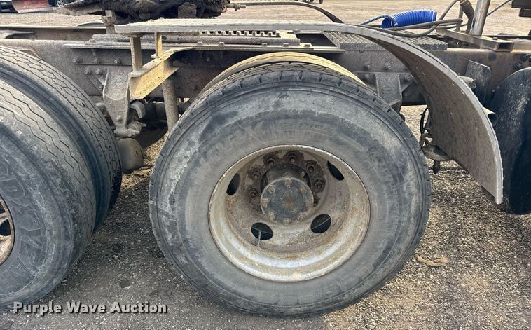 image for item DH9748 1999 Mack CH613 semi truck