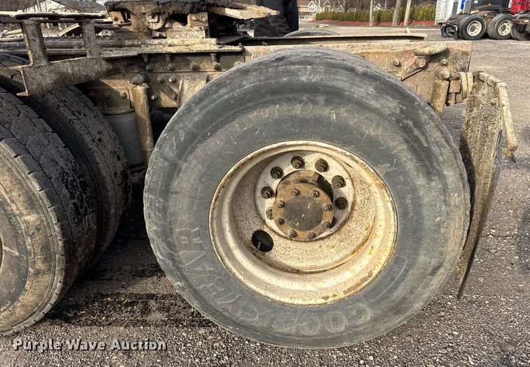 image for item DH9748 1999 Mack CH613 semi truck